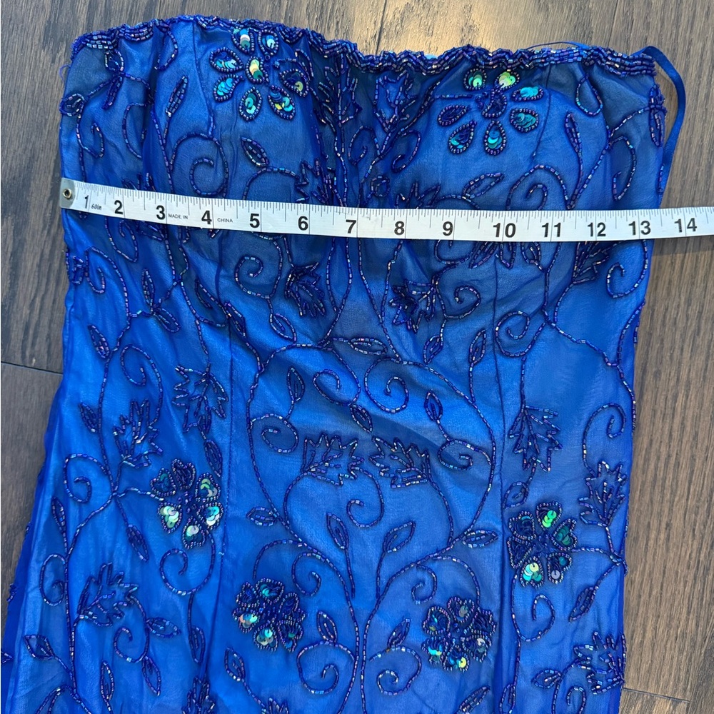 ✨ Vintage Cache Silk Beaded Gown ✨ - Picture 7 of 8